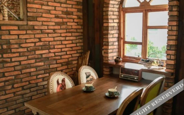 Xiandu Songge Xianrenju Hostel