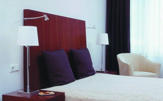 Metropolitan Hotel by Flemings