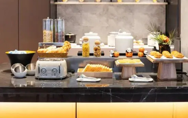 Homeinn Plus Hotel (Chengdu Panda Base Longtan Temple Subway Station)