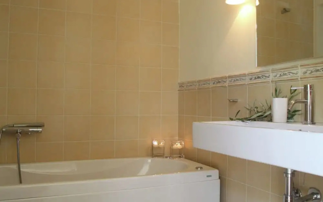 Spacious Villa in Vasiliki with Swimming Pool & Hot Tub