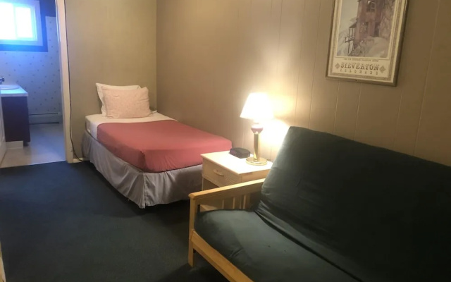 Triangle Motel
