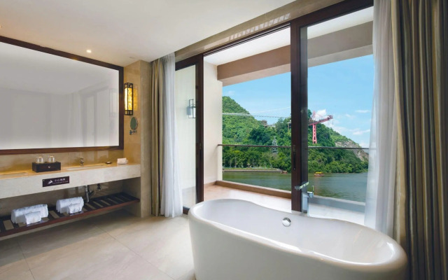 BJG Swan Lake Hot Spring Hotel