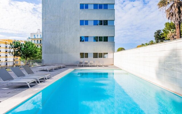 Deluxe Beach Apartment Swimming Pool