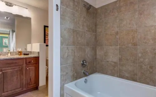 Condo in Newpark
