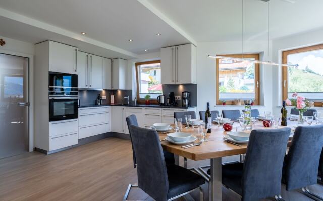 Opulent Holiday Home in Piesendorf with Sauna & Hot Tub