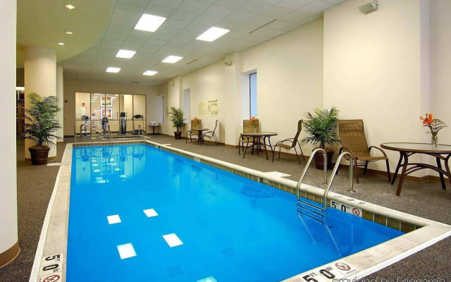Hampton Inn & Suites Milwaukee Downtown