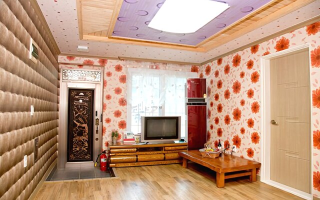 Guryejilisan Autumn Story Pension