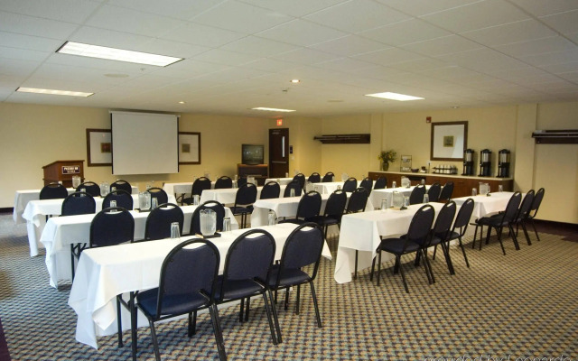 Phoenix Inn Suites - Albany