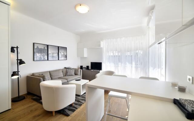 Maja Superior Apartment with Balcony