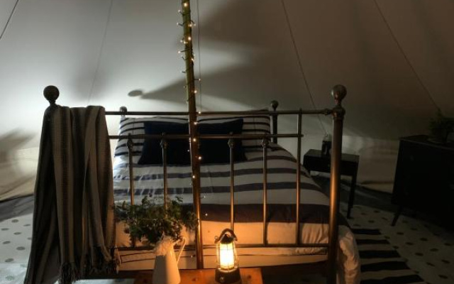 Tregantle Farm Eco Glampsite Super Safari Cabin