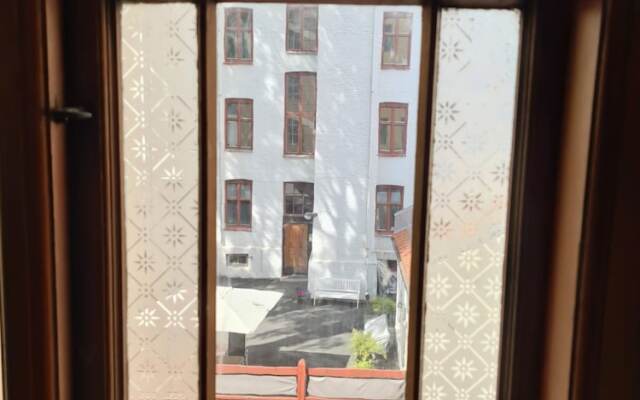 S12 2nd Floor Room in Elegant Apartment