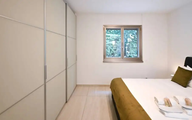 Serenity Lakefront 2 Bedrooms Retreat in Lugano
