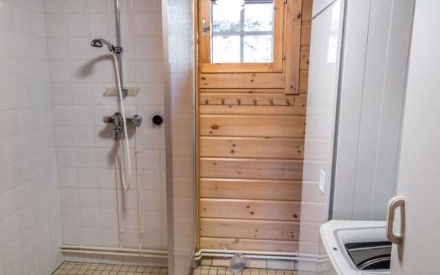 Lomaylläs f79 /palovaarankaarre 18b