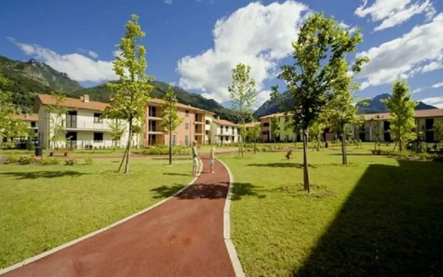 Pleasing Furnished Apartment With View of the Lake