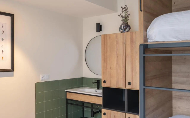 LATROUPE Grand Place Hostel