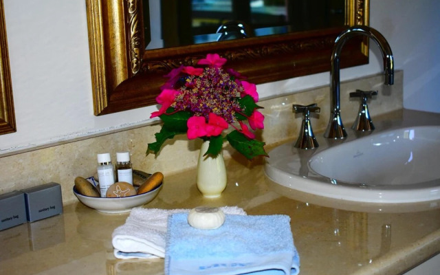 Sapphire Shores Luxury Retreat