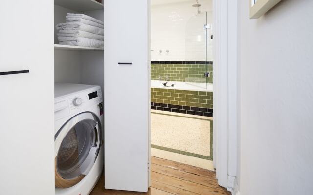 Stylish 1 Bedroom Apt 5 Minutes To Melbourne CBD