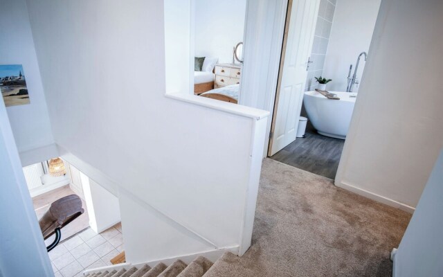 Sunderland Avenue - 2 Bedroom - Pembroke Dock