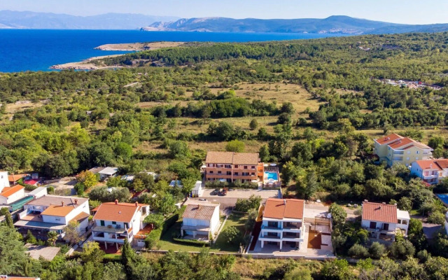 Tea ilo in ilo With 2 Bedrooms and 1 5 Bathrooms