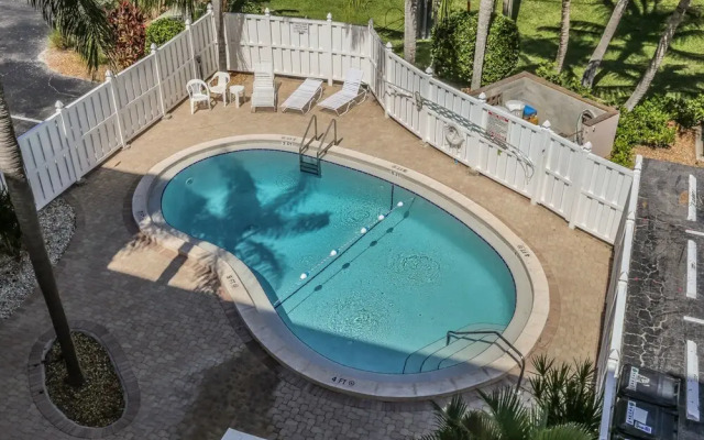 Castle Beach 402