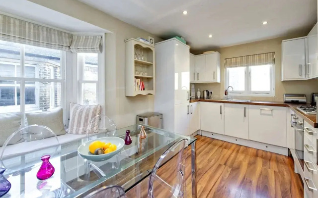 Lovely Apartment With Roof Terrace in Battersea