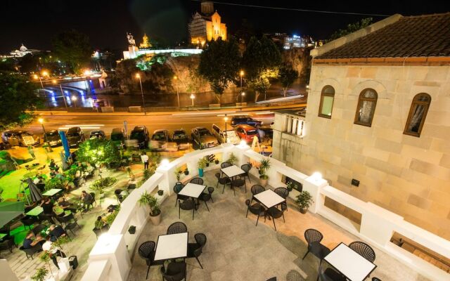 King Gorgasali Hotel