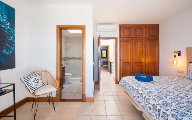 FRONTLINE VILLA 26, well-designed with a heated pool