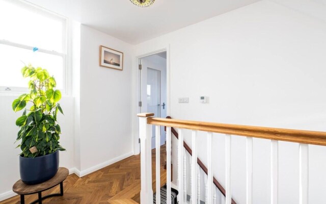 Luxurious 2 Bedroom Apartment With Estuary View