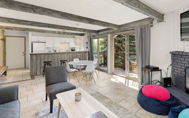 Prime Snowmass Retreat Ski Bridge, Walk to Village - 29C by RedAwning
