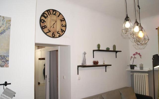 Under Castle Apartment