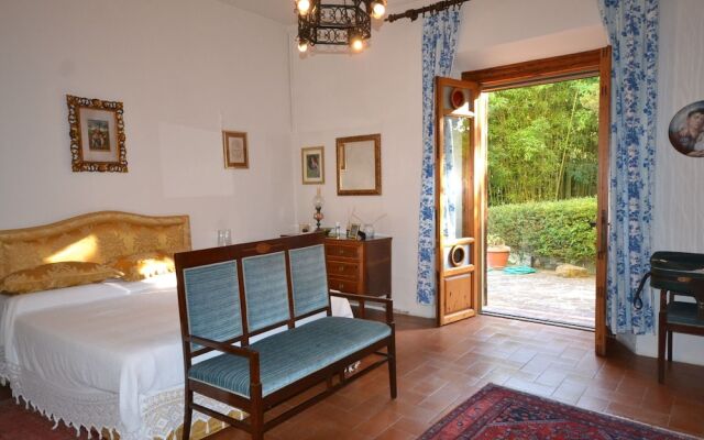 Charming Villa in Tuscany With Swimming Pool