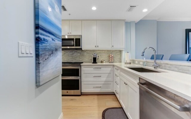 Beachfront Condo With 180-degree Views and Pool