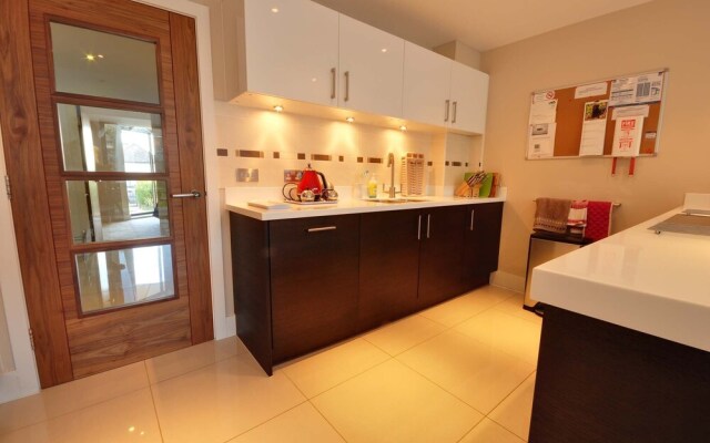 6 Sandbourne