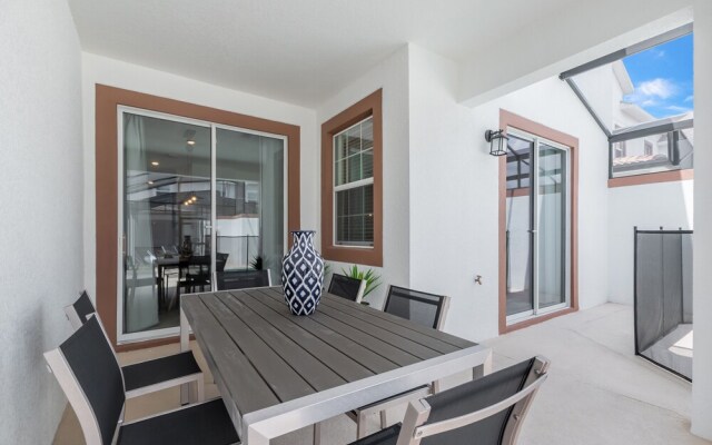 4 Bedroom Town Home with Pool