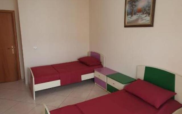 Cozy 2 bedroom /1 Bath Apartment/Tirana