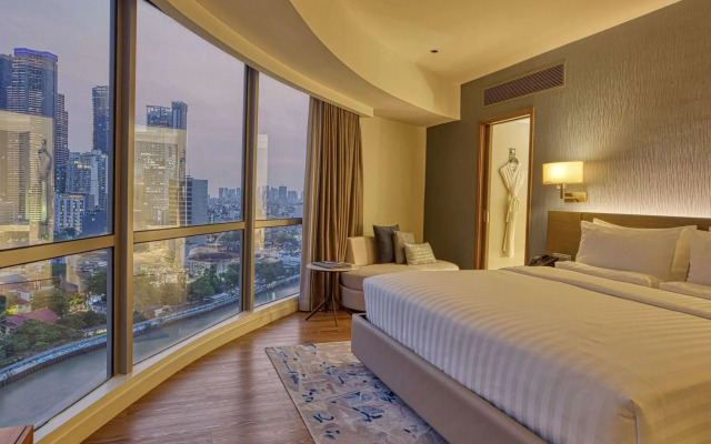 Novotel Suites Manila at Acqua