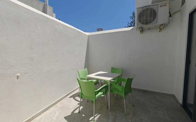 Twin Room with Laundry in Pembroke