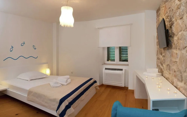 Sea-view Villa in Bol with Hot Tub, Sauna, Whirlpool