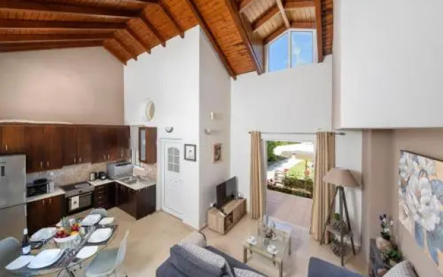 Peroulades Luxury Villa