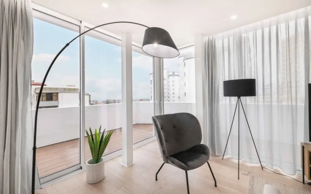 Bay View Penthouse by Olala Home