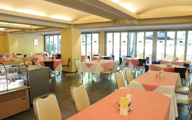 The Palace Side Hotel