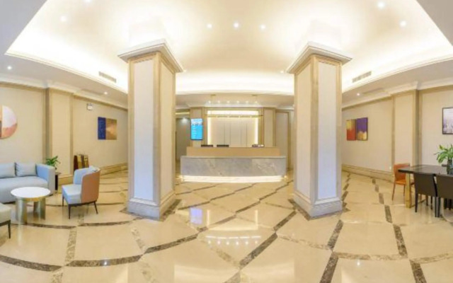 Radow Hotel (Yichang Binjiang Pedestrian Street)
