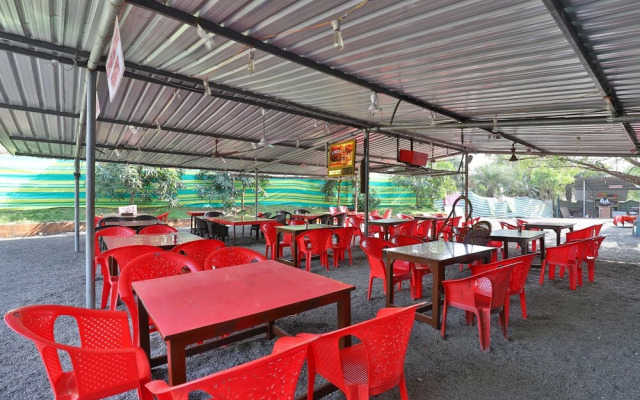 OYO 24833 Hotel Silver
