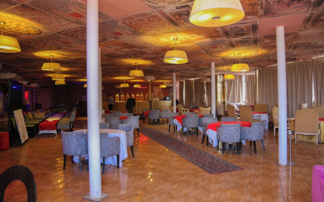 Hotel Tazi-Traditional Riad