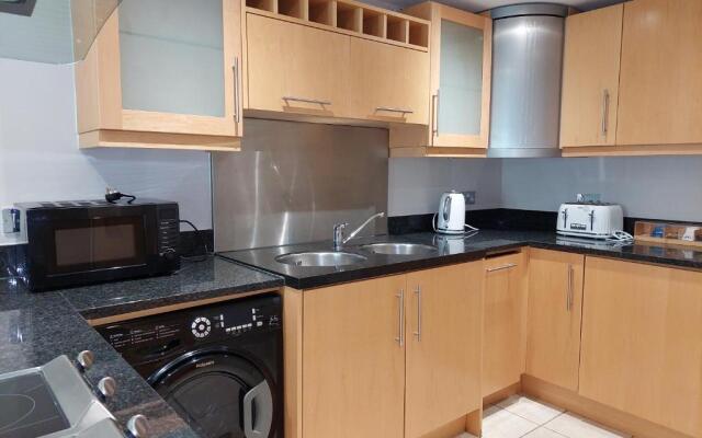 1 Bed Suite, Waterside, Canary Wharf