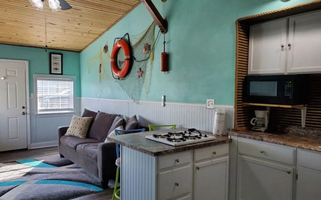 Nautical That One Apartment Near City Attractions by Redawning