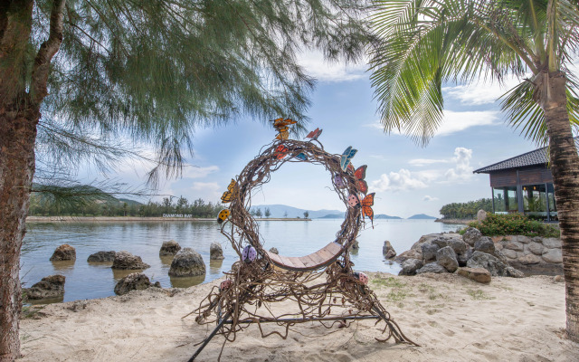 Diamond Bay Resort and Spa
