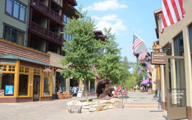 Sunstone #131 - Shared Pool, Hot Tub & BBQ