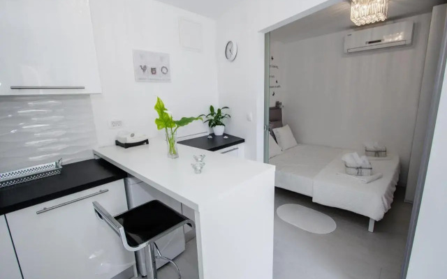 Luxury Studio Apartment White Sensation