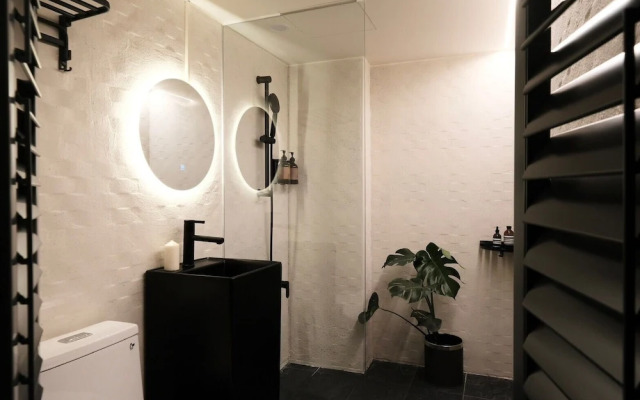 We2 Hotel